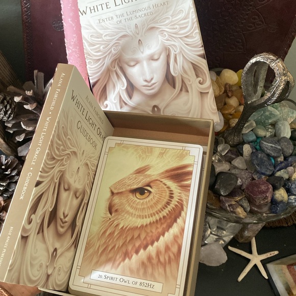 White Light Oracle: Enter the Luminous Heart of the Sacred Oracle Card Deck - Picture 4 of 10
